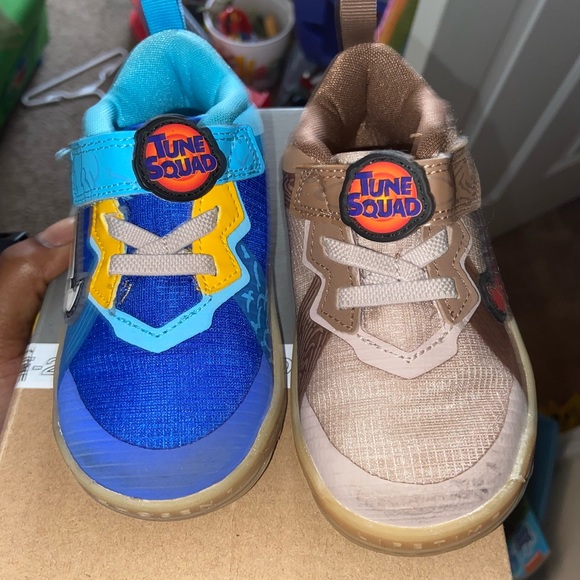 Lebron James Looney Tunes - Picture 1 of 4